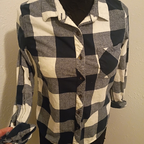 Thread & Supply Navy and White Plaid Short Sleeve Top - Picture 2 of 5